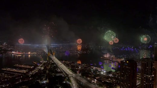 New Year’s fireworks light up in Sydney, Australia