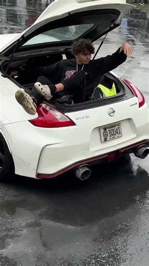 “Why Everyone Loves The Nissan 350Z 😈”#Nissan350Z #350Z #DriftCar#CarShorts #JDMlegend #AutoVerse