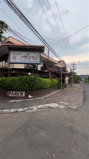 Hotel di Surabaya yang harganya mulai 100 ribuan? Ada! Ini Pondok Asri Surabaya—kamarnya bersih, cozy, sudah AC, WiFi, TV, dan kamar mandi dalam. ✨ Booking lewat video ini, harganya bisa lebih murah. Klik tag lokasi, pilih tanggal, bayar, dan tinggal check-in! #hotelsurabaya #surabaya #UnforgettableTrip #YearEndAdventure #holidaystaycation