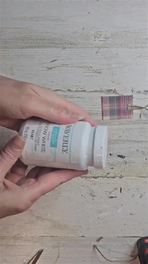 Check out how easy it is to make this mini ornament! | Crafty Basket Case