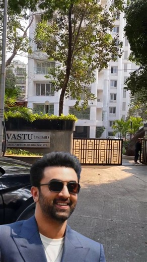 ranbir kapoor house | ranbir kapoor ka ghar in mumbai | alia bhatt ka ghar | alia bhatt house mumbai #ranbirkapoor #aliabhatt #vastu #housetour #banda #palihill #mumbai #india | Tech Travel Explainer