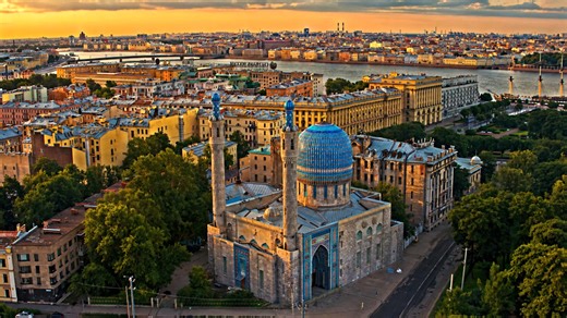 Een zeldzame historische moskee tussen de architectuur van Sint-Petersburg