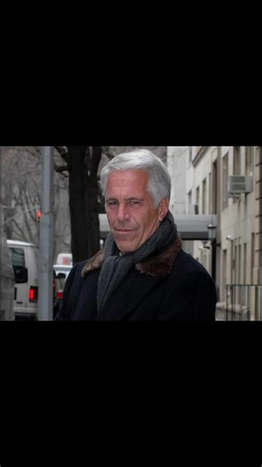 Джеффри Эдвард Эпштейн — американский финансист, филантроп, известный скандалами, связанными с сексуальными преступлениями. news.mail.ru ru.wikipedia.org* ru.ruwiki.ru Биография Родился 20 января 1953 года в Бруклине (Нью-Йорк) в еврейской семье. news.mail.ru ru.ruwiki.ru В 1971–1974 годах преподавал физику и математику в частной школе в Манхэттене (Нью-Йорк). RBC.ru Начал карьеру в инвестиционном банке Bear Stearns, партнёром которого был в 1980–1981 годах. RBC.ru Основал собственную консалтинг