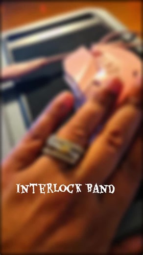 💍 Double the shine, double the style! This interlock ring adds the perfect touch of elegance to any look ✨ Tip: For a comfy everyday fit, size up by half a size — those interlocking bands fit snug! 😉 #JewelryTok #InterlockRing #StyleTips #EverydayGlam #RingStackGoals