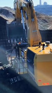 One-Pass Loading with Caterpillar 6015B 🚜💪 Full power cycle with clean one-pass loading. Designed for high-production mining operations where efficiency, control, and consistency matter. #Caterpillar6015B #MiningEquipment #HeavyMachinery #MiningLife | Heavyconstruction ID Official
