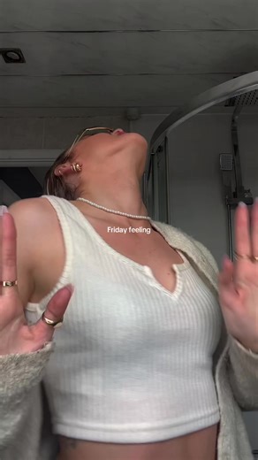 LOUISA STEPHENSON (@louisastephenson)’s videos with Yeah 3x - Chris Brown