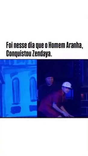 Desentelectual on Instagram: "Quando Tom Holland e Zendaya participaram do programa Lip Sync Battle, a internet parou para assistir a um dos momentos mais marcantes da televisão musical recente. O formato do programa é simples, mas extremamente eficaz para criar cenas icônicas: celebridades se enfrentam em duelos de dublagem, escolhendo músicas famosas para interpretar no palco com performances completas, figurino, coreografia e presença cênica. Não se trata apenas de mexer os lábios, mas de con