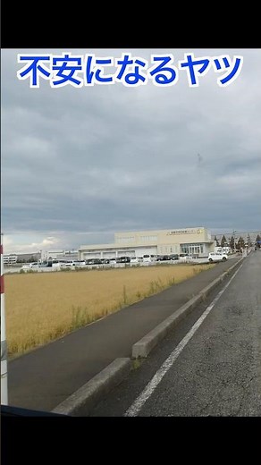 不安な動きでコリジョンコースな軽自動車さん、そのまま出るのか？