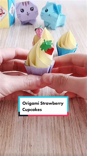 Origami Strawberry Cupcakes A beautiful little cake, the favorite of girls. Come on with your kids fold it! #我的技术daily #包装cake #DIYhandmade #OrigamiTutorial #origami #origamitiktok #origamiallalba #hiorigami