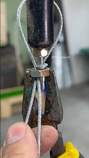 🔧 Strong, Simple, Genius: Wire Clothesline Trick!