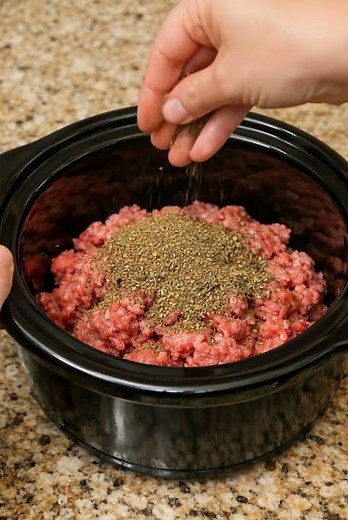🍲🔥 Slow Cooker Italian Ground Beef (Easy & Flavor-Packed!)