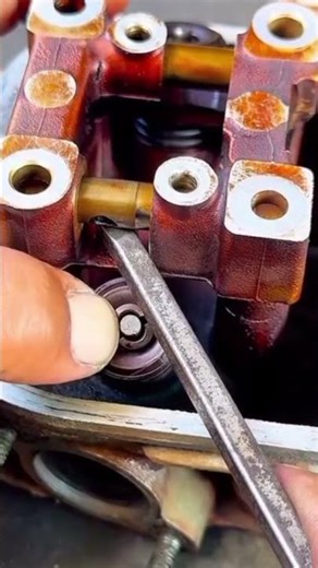 mechanical tricks for installing valve springs#reels #tutorial #otomotif