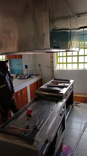 🔥 Griddle Fully Stainless Hood System Chapatti Maker Setup 🔥 📌 Equipment Included • Full Stainless Steel Griddle – Heavy-duty, ideal for chapatti, pancakes, meats & more 🍳✨ • Fully Stainless Hood with Filters – 14 ft (or size to fit your kitchen), keeps your kitchen clean & smoke-free 🧼💨 • Chapatti Maker(s) – Built to your size & budget (single or double) 🫓 📊 Why This Setup? ✅ Durable 304 stainless steel – long-lasting & rust-resistant ✅ Professional finish – perfect for commercial kitch