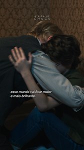#AVidaDeChuck estreia no dia 4 de setembro nos cinemas. Descubra a trajetória de Charles "Chuck" Krantz, um homem que vive os momentos mais simples e mais profundos da existência. 🎬 | Diamond Films Brasil