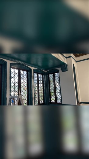 Wallpaper is back, and it’s leading the design conversation. In Monument by Green Front’s library, Den chose a rich blue-green velvet wallpaper by Phillip Jeffries and paired it with a metallic mesh design on the bookshelves that catches the light in all the right ways. It’s a reminder that sometimes the walls should lead the room. Curious how the full space evolves? Follow @monumentbygreenfront on Instagram and TikTok to watch the transformation.