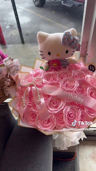 Hello Kitty Bundle: Adorable Gift Basket and Bouquets