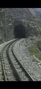 L’IMPRESSIONNANT TRAMWAY DU MONT BLANC ! L’arrivée du plus haut train à crémaillère de France au Nid d’aigle (2380 m-Saint Gervais-Haute-Savoie-France). Accès à la voie normale du Mont-Blanc mais aussi une superbe balade pour toute la famille￼ ! Pour tout renseignement : Mont-Blanc Natural Resort. Un très grand merci à Lou Cévenol pour cette vidéo de l’arrivée du train. | La Place du Village