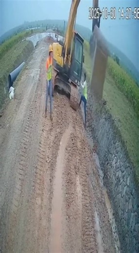 2.4K views | Excavator Tips into Ditch After Bucket Jams #ExcavatorFail | Civilengineering | Facebook