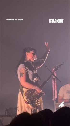 🎥 Wednesday’s Karly Hartzman makes an anti-ICE and anti-Epstein speech at the bands show at the Roundhouse: “Fuck ICE.” | Far Out Magazine