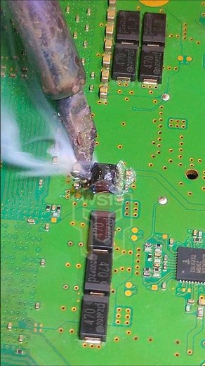 Solder first before using hot air to make it easier to melt the lead-free tin #soldering #sokdering