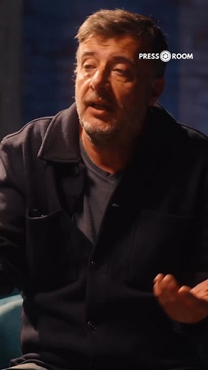 Le banditisme, c’est un p’tit milieu. Dans cet extrait, Jérôme Pierrat raconte comment après 30 ans de terrain, il a fini par être accepté dans le milieu extrêmement fermé des voyous. Mariages, baptêmes, confiance, respect des codes… Une immersion rare dans un univers où très peu de journalistes sont tolérés. 👉🏼 Épisode complet sur YouTube #PressRoom #Enquete #TrueCrime #Journalisme #JeromePierrat | PRESS ROOM