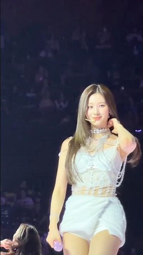 Sana from Twice - Stage Glow #blackpink #sana #kpop #twicesana #fancam #twicelights #bts #fanmeeting