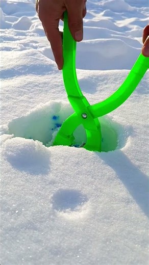 ICY BLUE SNOW CRUNCH! 💎 Making Mini Snowball ASMR #asmr #snow #ice #shorts #shortvideo