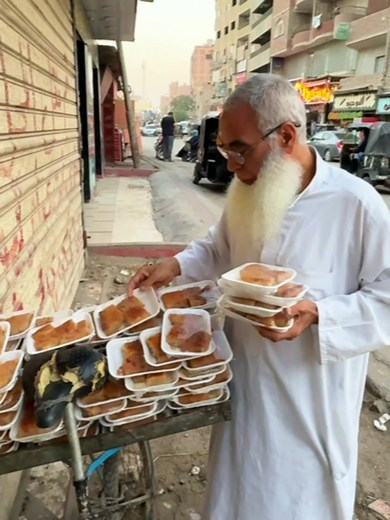 استمتع بحلويات عدنان المميزة
