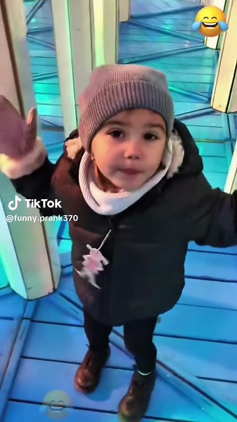 Don’t run in mirror maze fail🤣 #scare #scarecam #scareprank #prank #fail