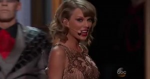 AMAs 2014 Taylor Swift Opens The Show With Blank Space
