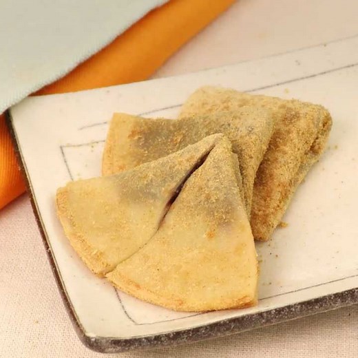 おうちで絶品和菓子！ 餃子の皮で生八ツ橋のレシピ動画・作り方 | デリッシュキッチン