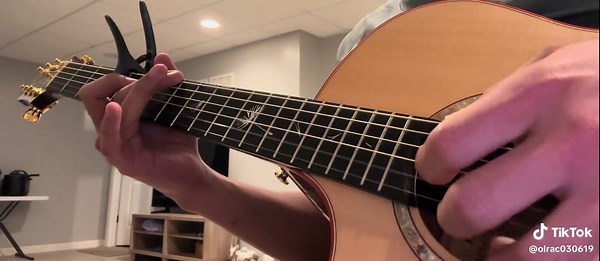 Payphone: Fingerstyle Guitar Cover of Maroon 5