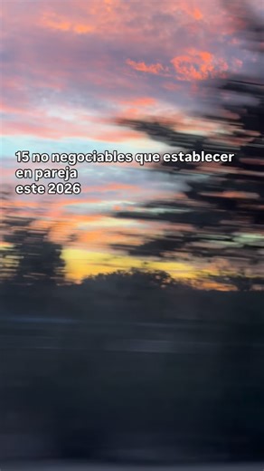 Mujer AMA | Mentora de Mujeres, Fitness, Negocios on Instagram: "Guárdalo para cuando lo necesites 1.Hablar claro, aunque incomode. Nada de “adivina qué me pasa”. Decir lo que sientes sin ataques ni juegos. 2.Cero faltas de respeto “en broma”. Comentarios hirientes, comparaciones, chistes a tu costa: no son humor, son señales. 3.Nada de microinfidelidades. Likes raros, coqueteos low key, puertas abiertas con exes... si te hace dudar, no va. 4.Tiempo juntos sin pantallas. Momentos donde el móvil 