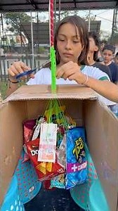 The best game to play with kids at Christmas 🥳 Cut the string and win your surprise 🥳🎄