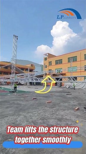 lift the truss structure smoothly with manual chain hoists