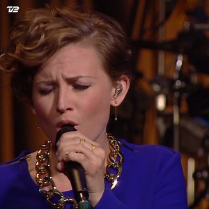 Kan I huske Stine Bramsens smukke fortolkning af Sebastians 'Stille før storm'?🥰 Vi glæder os til at høre hvad hun finder på til vores 10 års show 🎶 | Toppen af poppen