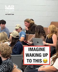 This professor sings emo songs in the faces of sleeping students 😂 😂 | LADbible New Zealand