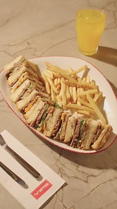 Sabemos que el VIPS Club es un favorito, así que le hemos hecho un homenaje en forma de SMASH. Sentimos haberte creado una nueva necesidad. #HomenajeAlBocadilloVIPS #ReinventamosLosBocadillosDeSiempre | VIPS