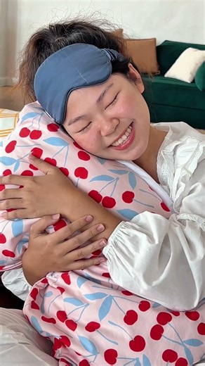 Pretty Girls Change Their Pillow Covers Weekly 🤍