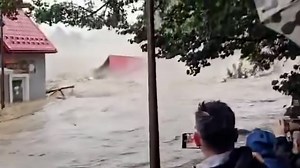 Riesige Wassermassen nach Dammbruch in Polen