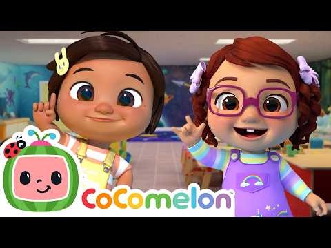 Sing Along ASL ABC's 🎶| Learn Sign Language | CoComelon Nina's Familia