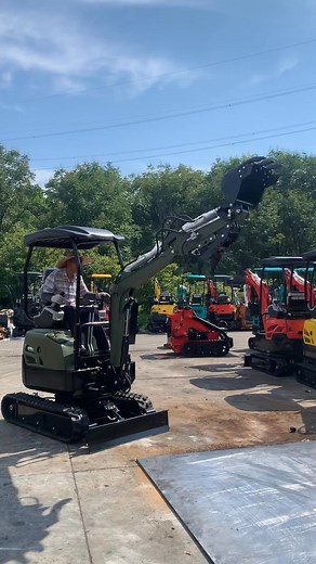 Youtop YT15 Excavator ★Yanmar 15 HP 3 cylinder engine ★Side swing boom ★Adjustable track ★200mm rubber track ★Hydraulic thumb ★We are looking for local distributors for further cooperation. ▶WhatsApp: 8613332487466 ▶Email: mint@youtopmachinery.com #miniexcavator #minidigger #excavator #smallexcavator #chineseexcavator | Shandong Youtop Machinery