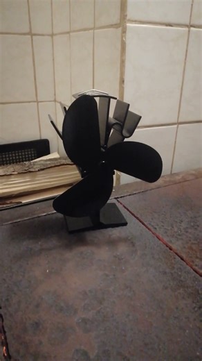 jak funguje krbový ventilátor a jak rychle se spustí