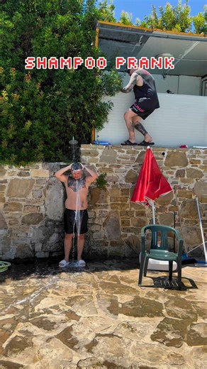 Luigi Sica on Instagram: "Shampoo prank #shampooprank #prank#omast EMANUELE PINGU 🐧"