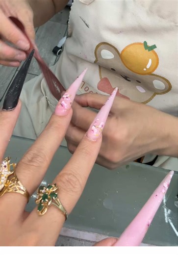 Getting my nails filled by Moon 💕🥰💅🏼 | nails