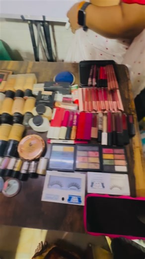 Manisha singh🧿 on Instagram: "Celebrity secret salon & Academy product knowledge classes# demo#manisha_makeovers1 #product knowledge #viralreels #makeupartist reelsindia"