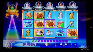 Hit This AWESOME HUGE WIN on Invaders Return From The Planet Moolah slot machine! | All Casino Action