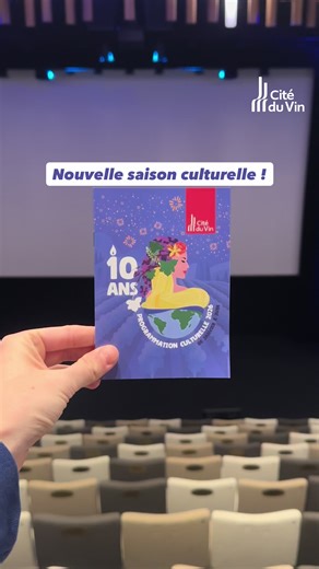 Nouvelle saison culturelle ! 🎟️Au programme de ce semestre festif : afterworks dégustation, ciné gourmands, conférence, colloque et table ronde ! Une programmation riche en partage, avec des événements dédiés à la célébration des 10 ans de la Cité du Vin. 📖Découvrez nos événements dans notre livret de programmation, à retrouver dans vos commerces de proximité à Bordeaux. Tous nos événements sont aussi sur notre site internet 👉lien en bio ! #bordeaux #degustation #musee #saisonculturelle #cult