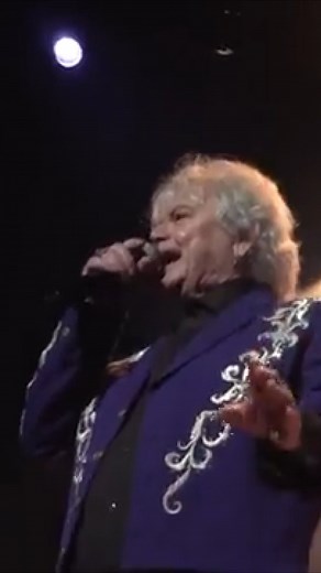 #OnThisDay in 1981 Air Supply's single "Here I Am (Just When I Thought I Was Over You)" peaked at #5 on the Billboard Hot 100 chart! Listen today: https://fanlink.tv/HereIAm-AS | Air Supply Music