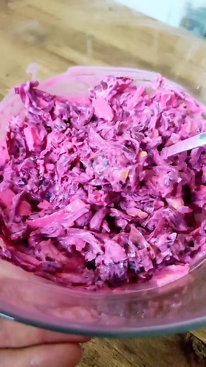 Lahodný cviklový šalát s kyslou smotanou #recept- https://recepis.sk/2023/06/30/cviklovy-lahodny-salat/ #cvikla #salat #priloha #grilovanie | Recepis.sk